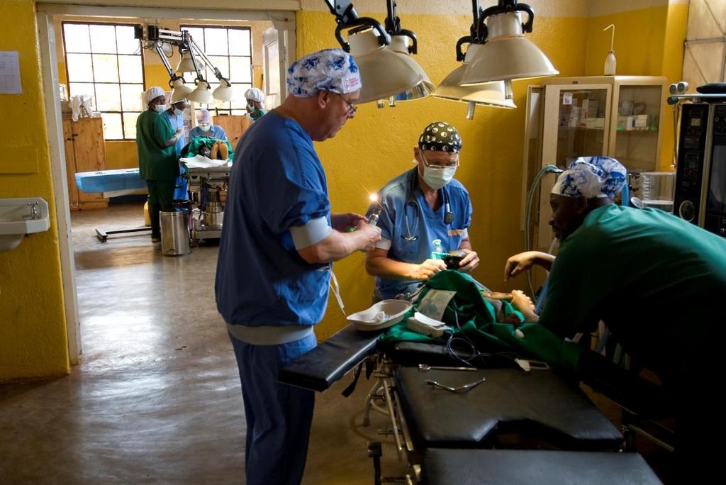 s Middags startten we met de screening. Er waren ook hier veel kinderen met schisis uit het hele land. Verder zagen we brandwondencontracturen en tumoren.