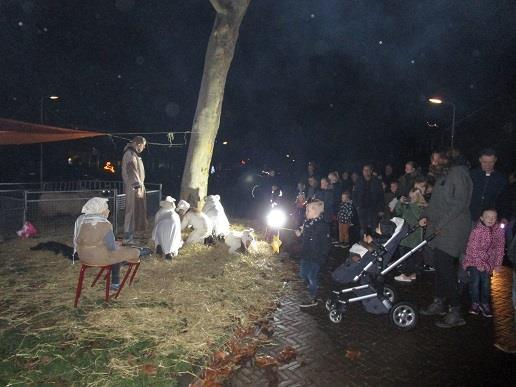 Daarnaast verschijnt eind februari een advertentie in de Harkemaster Courant. Sinterklaasviering Sinterklaas en zijn Pieten hebben voor de 5 december-drukte een nacht goed geslapen op de camping.