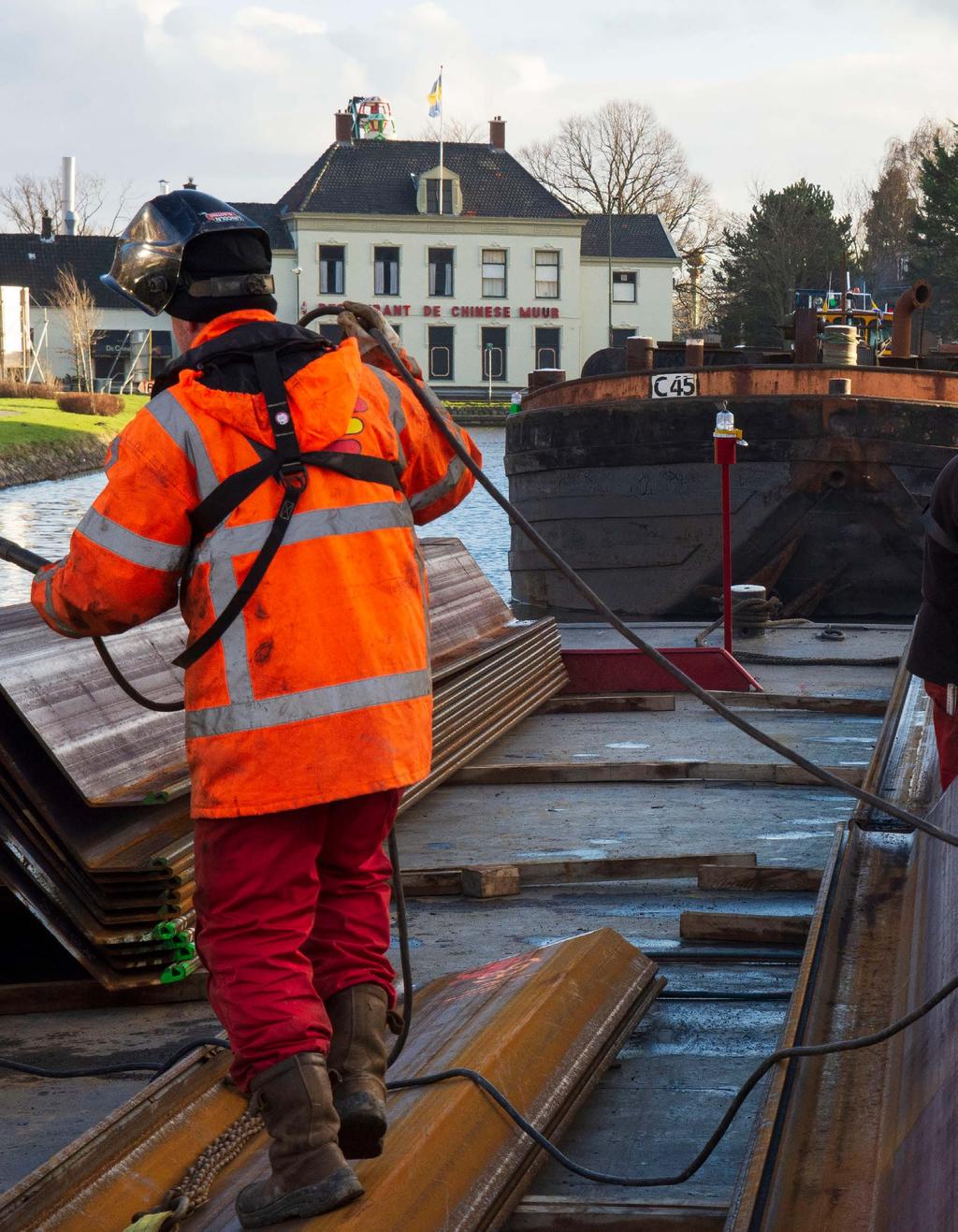 Melding Elke medewerker die getuige is van ongewenst en/of onveilig gedrag dient dit te melden bij zijn of haar leidinggevende en bij de KAM-manager.