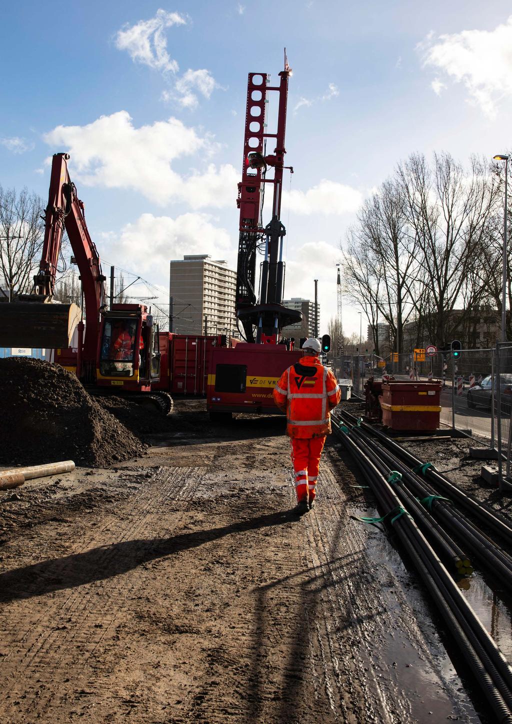 Zorg er gezamelijk voor dat de werkplek netjes en overzichtelijk is. Struikelen/vallen is gebeurd voor dat je er erg in hebt.