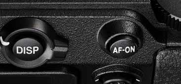 Bedieningsgemak toegelicht Een compacte en lichte systeemcamera heeft een voordeel boven een D-SLR-camera als het gaat om handzaamheid, maar soms gaat dit ten koste van het bedieningsgemak.