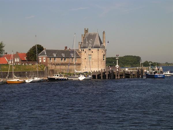 3. Op verschillende plaatsen in Zeeland wordt Het Na-gehalte van water gemeten (Veerse Meer; Oosterschelde) Er worden twee methodes gebruikt. 1. Aas.