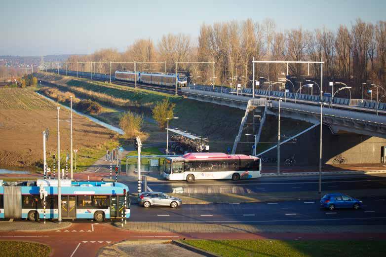 Optimaliseren routes en dienstregeling Om op corridorniveau het openbaar vervoer te verbeteren is het optimaliseren van routes een belangrijke oplossingsrichting.