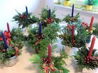 Dankzij Jurrie Baas en hetgeen kinderen nog meebrachten, konden we beschikken over voldoende groen om de kerstbakjes te maken.