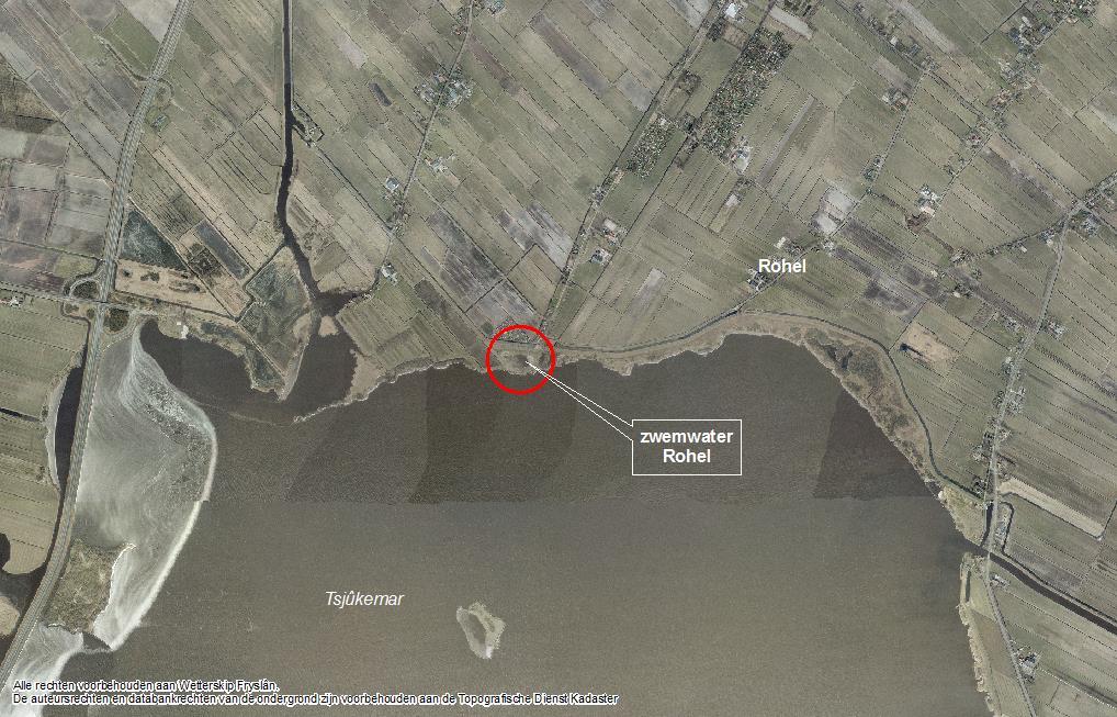 3. Huidige toestand 3.1 Terrein ligging De zwemwaterlocatie ligt aan de zuidkant van het Tsjûkemar, nabij het gelijknamige plaatsje aan de Kerkweg en de Molensloot, in de gemeente De Fryske Marren.