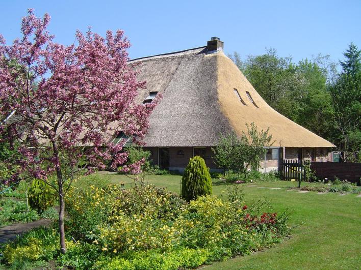 Reestdal: Rontien Schrapveen 3,8 km 1 De Kruidenhoeve De Kruidenhoeve Je bent van juni tot september (tijdens openingstijden) van harte welkom bij de natuurvriendelijke