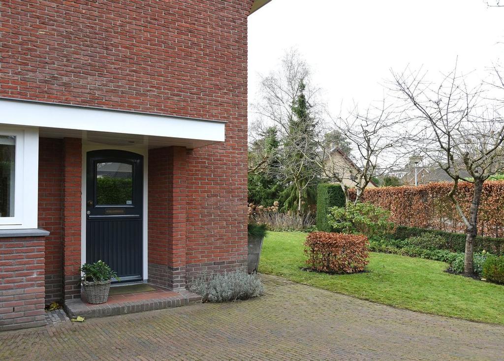 Algemeen Perceeloppervlakte: Bouwjaar: Aanvaarding: Vraagprijs: 746 m² 1959 in overleg 995.