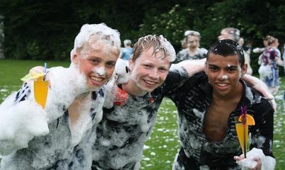 Reglementen en Klachtenregeling Meer informatie over de rechten en plichten op school, waaronder ook informatie over de klachtenregeling zijn te vinden in het leerlingenstatuut.