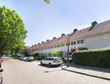 The house is located at walking distance of several shops at the Leenderweg, eateries, 2 public schools (BS De Wilakkers & BS De