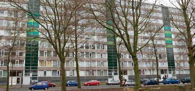 Op dit moment is Mitros met zoveel mogelijk bewoners in gesprek over het wonen in de flat.