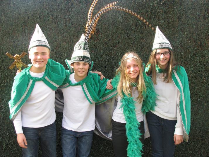 Carnaval Onder de Wieken Afgelopen maandag is met het uitroepen van het prinselijk paar en adjudanten het startsein voor de schoolcarnaval 2014 gegeven.