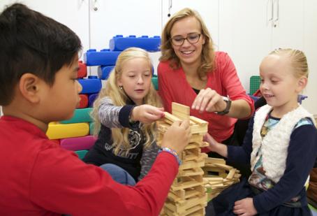 Veel studenten hebben voorafgaande aan de opleiding al een betaalde praktijkplaats. In 2018/2019 was dit bijna 70%. Het aantal betaalde praktijkplaatsen is ten opzicht van 2017/2018 weer gestegen.