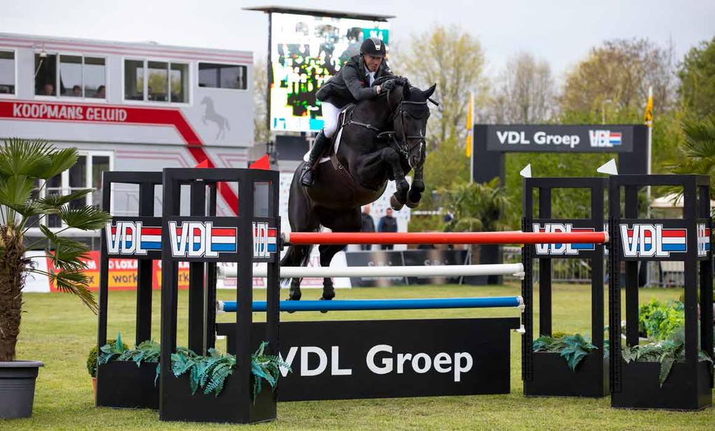 de gouden sponsor Een Goudensponsorpakket voor CHMierlo 2019 kan samengesteld worden uit onder andere de volgende onderdelen: Plaatsing van het logo, als hoofdsponsor van het NK voor Springruiters,