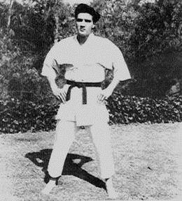 Elvis begon zijn karatetraining tijdens zijn diensttijd die hij in Duitsland in 1959 moest vervullen.