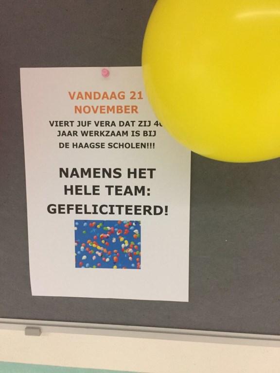 Zij werd in de ochtend verrast door haar collega s met een mooie bos bloemen en een toespraak van Sylvia.