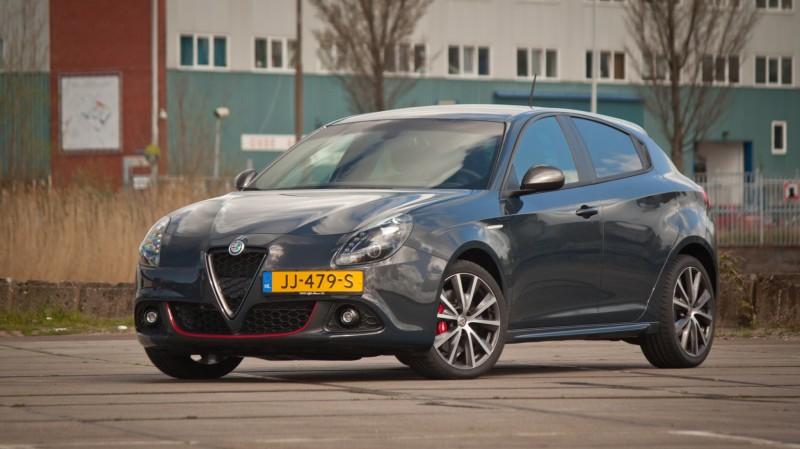 Bjorn Blokzijl 21 april 2016 Vernieuwde bella Met de komst van de 4C en de aanstaande Giulia is de Giulietta de oudgediende in het gamma van Alfa Romeo.