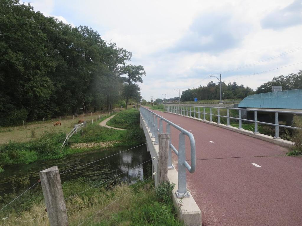 Fietssnelweg F35 de Regge. De tweede brug over het riviertje de Regge.