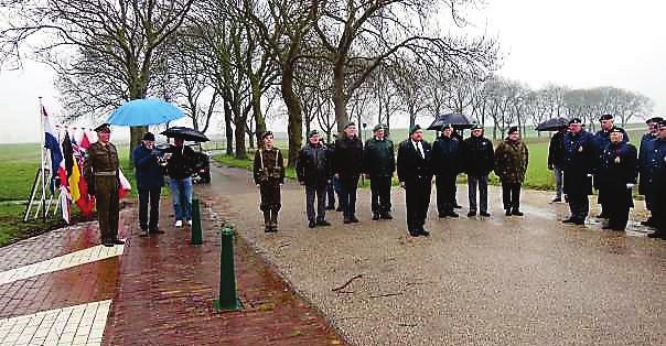 Herdenking Kapelsche Veer op 2 februari 2019. Een sobere herdenking onder koude en natte omstandigheden. Herdacht werd dat 74 jaar geleden de slag om het Kapelsche Veer afliep.