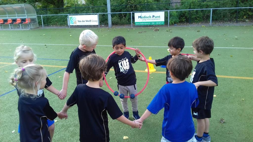 Activiteiten Kids Aktief werkt met een maandprogramma waarbij diverse sporten en activiteiten worden aangeboden, hierbij wordt rekening gehouden met de verschillende seizoenen in het jaar.