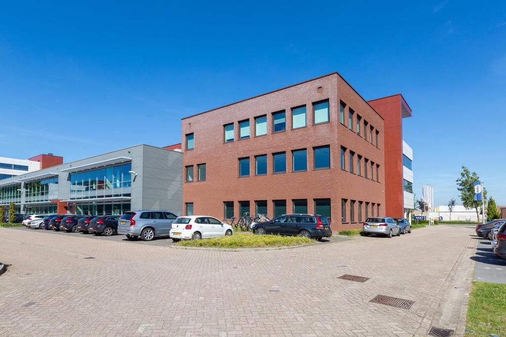 Omschrijving object Algemeen Het betreft een modern multi-tenant kantoorgebouw in vier bouwlagen. Het gebouw kenmerkt zich door grote raampartijen waardoor het een prettige, lichte werkomgeving biedt.