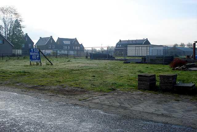 Qua gebruik zijn er naast wonen ook beroepsmatige activiteiten mogelijk (maximaal 40 m²). Feitelijke toestand De bouwkavels worden aanvaard in de huidige toestand, bouwrijp.