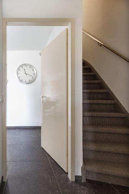 Omschrijving Tussenwoning Deze zeer aantrekkelijke, ruime en luxe afgewerkte tussenwoning heeft een