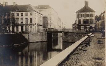 Het laatste bericht behandelde de proefbelasting op dinsdag 10 november 1857 : "Deze morgen heeft de tweede beproeving der Ketelpoortbrug plaets gehad : twee wagens dragende een gewigt van omtrent 21.