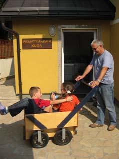 Kolici 2009 Na weken van voorbereiding (door Rob, Wim en Jeroen) zijn er op 19 sept jl. 19 mannen en 1 vrouw naar Kolici, Bosnië afgereisd om daar een basisschool op te knappen.