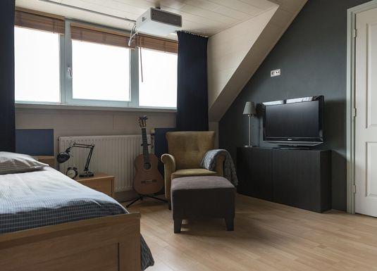 Deze slaapkamer is voorzien van een groot