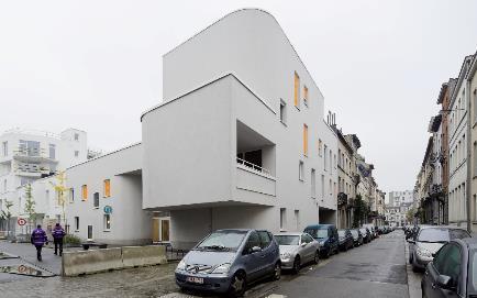 voorbeeldgebouw Energieprestatie Passief (PHPP) 3D-module in Poissy Uitbreiding met 33 woningen op de daken Adres: Quartier