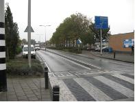 3.4 Oegstgeesterweg (VRI Oranjelaan rotonde Rijnsburgerweg) De inrichting van de verschillende wegvakken van de Oegstgeesterweg verschilt dermate, dat deze in delen wordt getoetst.