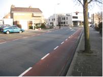 3.5 Oegstgeesterweg (rotonde Rijnsburgerweg VRI Brouwerstraat) Dit deel van de Oegstgeesterweg is door de gemeente aangewezen als gebiedsontsluitingsweg en wordt derhalve getoetst aan de richtlijnen