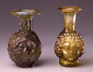 Blazen Ongeveer 2000 jaar geleden vonden mensen in het land Syrië het blazen van glas uit.