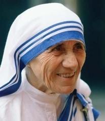 Ondanks alles (van Moeder Teresa) Mensen zijn onredelijk, onlogisch en egoïstisch maar blijf van hen houden, ondanks alles.
