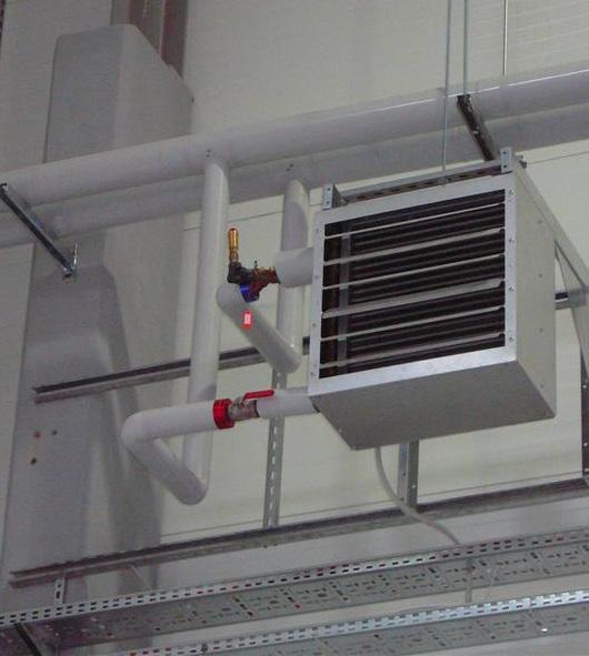 TANNER MDA De meest veelzijdige warmwater luchtverwarmer in de markt De TANNER MDA is een watergevoede hangende luchtverwarmer en kan horizontaal- verticaal-uitblazend worden ingezet.