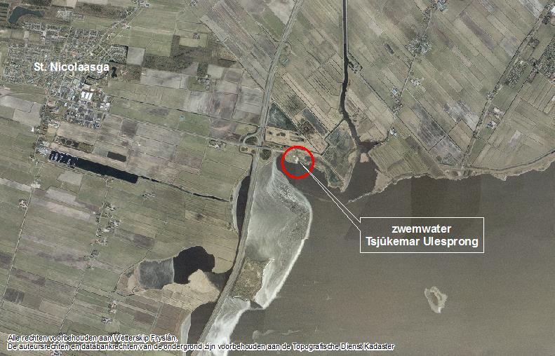3. Huidige toestand 3.1 Terrein ligging De zwemwaterlocatie ligt aan de noordwestkant van het Tsjûkemar enkele kilometers ten oosten van St. Nicolaasga in de gemeente De Fryske Marren. figuur 3.