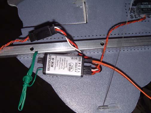 Ik koos als batterijpakket een FlightPower 3S1P pakket van 1200 mah die mooi op de klitteband kon bevestigd worden.