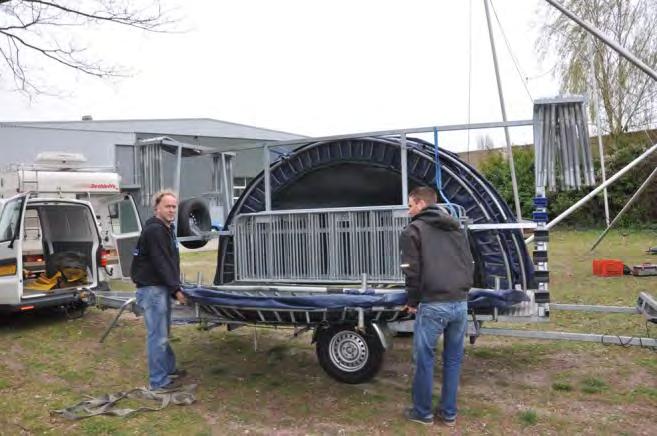 de eerste trampoline vast. Stap 23.