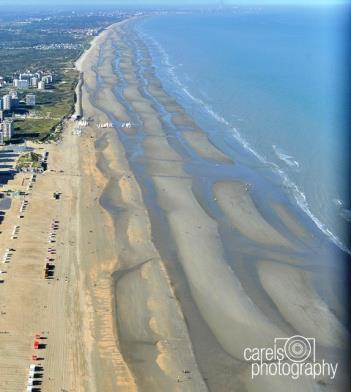 In Westende is het strand tussen de strandhoofden (golfbrekers) eerder vlak en zonder banken. Per etmaal is het 2x eb en 2x vloed. Meestal kun je rijden vanaf 3 u vóór tot 3 u na laag tij.