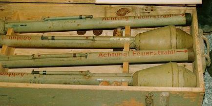 Granaatwerpers Figuur 134: Duitse Pantzerfausten in kist