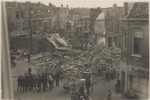 De Beeldbank van het Noord-Hollands Archief beschikt over een uitgebreide collectie foto s van na het bombardement. Enkele foto s zijn in onderstaande figuren weergegeven.