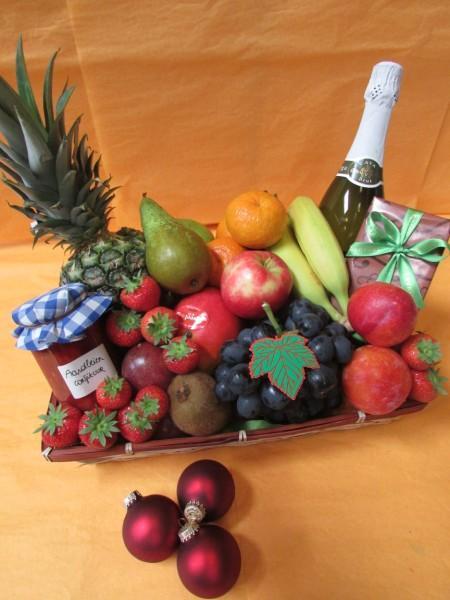 FEESTELIJKE FRUITKORF 2 Inhoud feestelijke fruitkorf 2: - Fles cava (75 cl) - 3 kg vers fruit, minstens 8 soorten