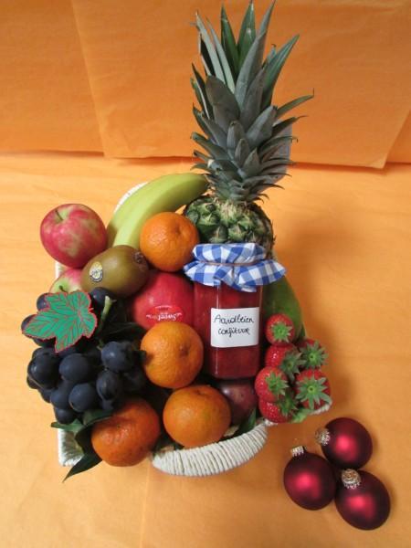 FEESTELIJKE FRUITKORF 3 Inhoud feestelijke fruitkorf 3: - 3 kg vers fruit, minstens