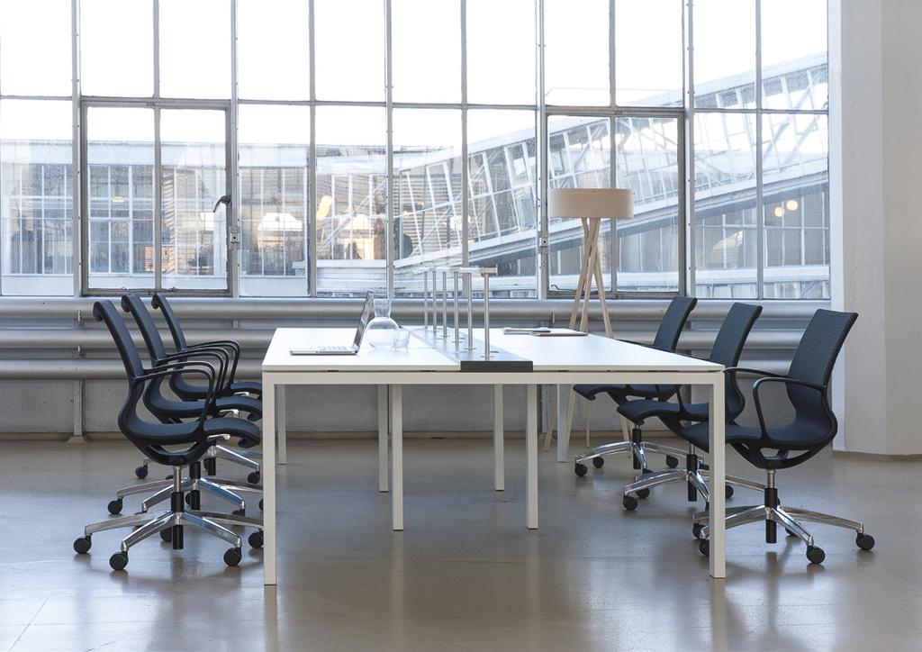 GISPEN TURN COMFORTABEL DESIGN STIMULEERT AFWISSELEN Geschikt als conferentiestoel of lichte bureaustoel voor kortstondig werken Slechts
