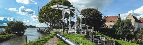 Heerens, eigenaar Rikkoert Juweliers. Water als inspiratiebron. Te zien in het Zilvermuseum. Foto: Peter Stuurman. Schoonhoven vanaf het water, de romantiek komt je tegenmoet.