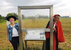 De Historische Vereniging Haastrecht gebruikt fotoborden om wandelaars over belangrijke historische plekken te vertellen.