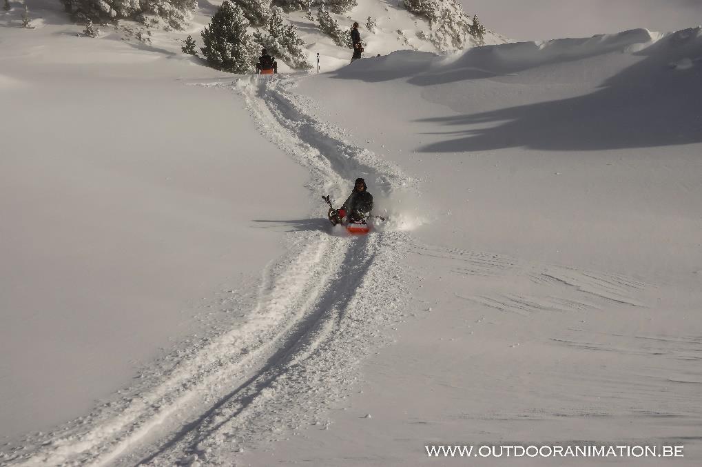 Doel? We laten de maatschappij even achter en trekken de wilde natuur in. Bedekt door een mooi laagje sneeuw wandelen we met sneeuwraketten helemaal waar we willen.