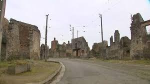 Oradour. Wanneer jullie gedaan hebben in de regio van Carnac kom dan allen samen in het dorp Oradour-sur-glane dat in 1944 verwoest werd door de nazi's.