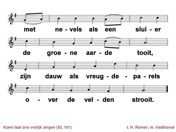 Die heuvels schiep en dalen, waar hij de aard' betrad; die zon en maan en sterren, tot licht gaf op ons pad.