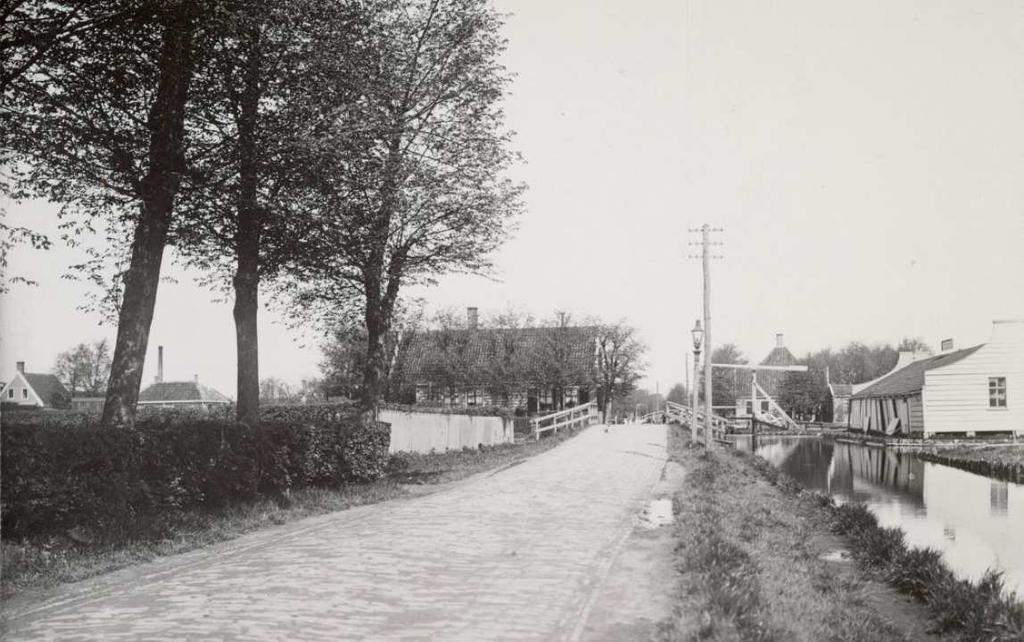 Het Zuideinde omstreeks 1910, met in het midden nummer 81.